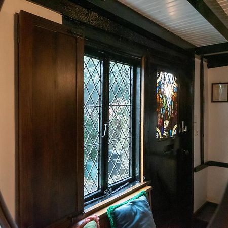 15Th Century Tiny Character Cottage-Henley Centre Extérieur photo