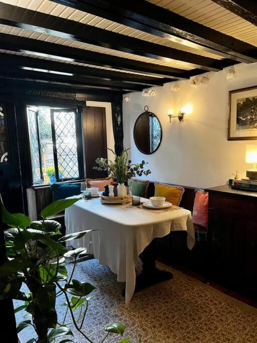 15Th Century Tiny Character Cottage-Henley Centre Extérieur photo