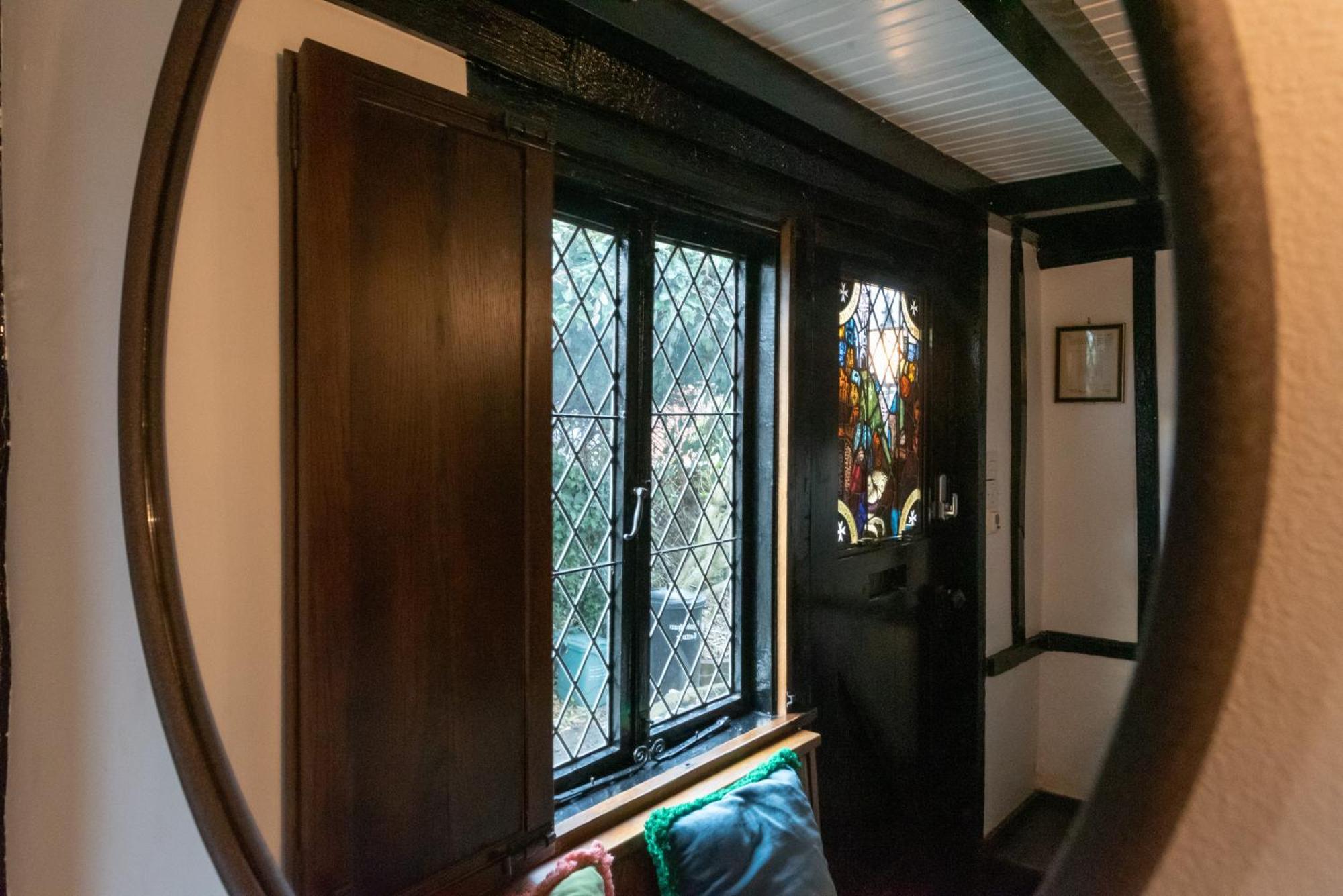 15Th Century Tiny Character Cottage-Henley Centre Extérieur photo